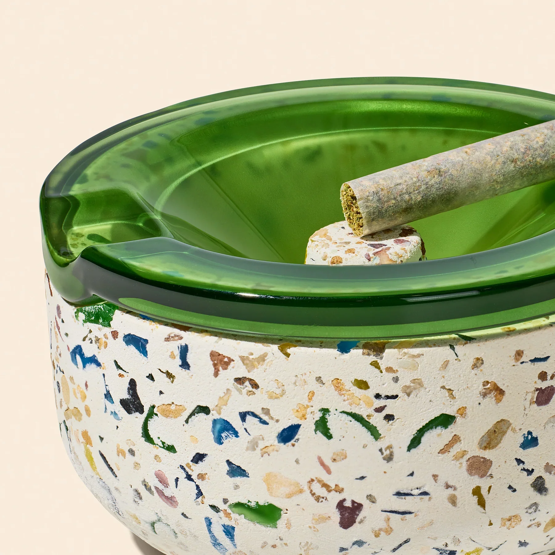 NWTN Home Symi Ashtray (Emerald) - Image 5